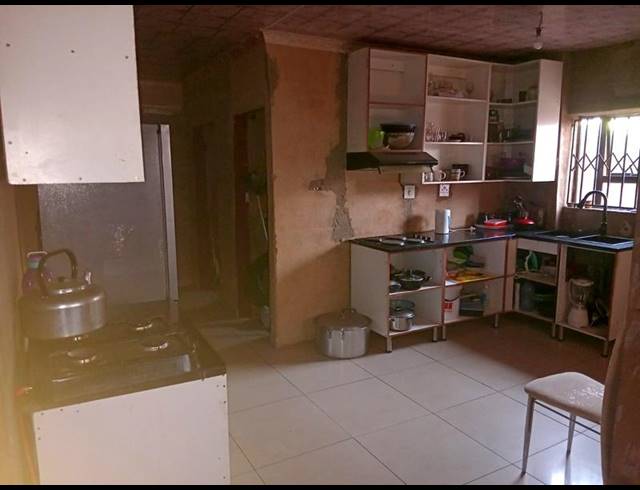 3 BEDROOM HOUSE FOR SALE IN ORLANDO WEST
